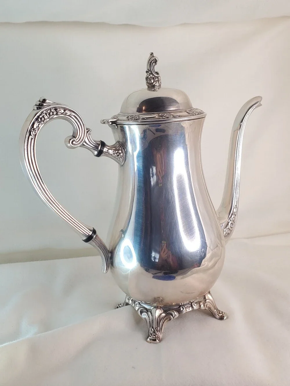 VTG Oneida USA Silver Plate 5-piece Coffee/Tea Service Set with 24